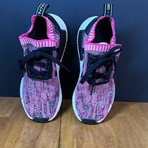 Stylish Pink and Black Knit Sneakers